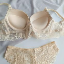 Комплект белья кружевной из бюстье и трусиков