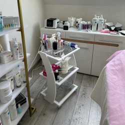 Косметологічний візок D-7 White