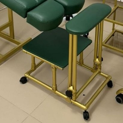 Педикюрное кресло с подставкой Tertio, тележкой, стульчиком и подставкой для сумки