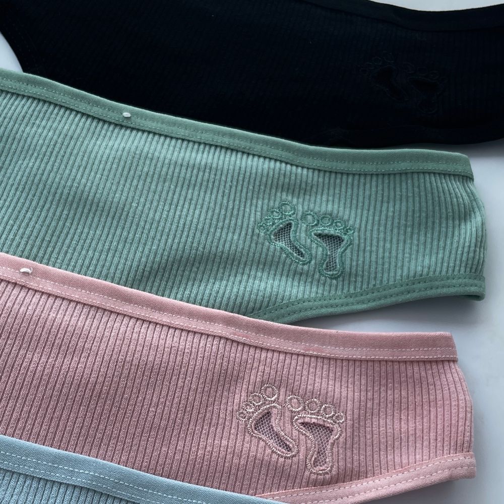 Стрінги з мінімальним малюнком