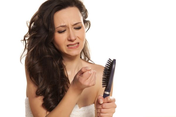 Випадання волосся: причини і способи лікування в домашніх умовах