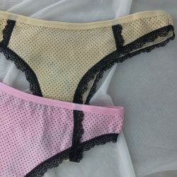 Стрінги в крапочку