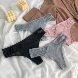 Трусики в рубчик з мереживною вставкою