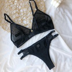 Прозорий комплект із написами