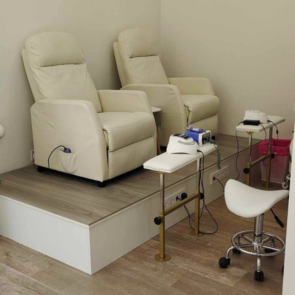 Подставка для педикюра Tertio 7 с регулировкой высоты на золотых ножках