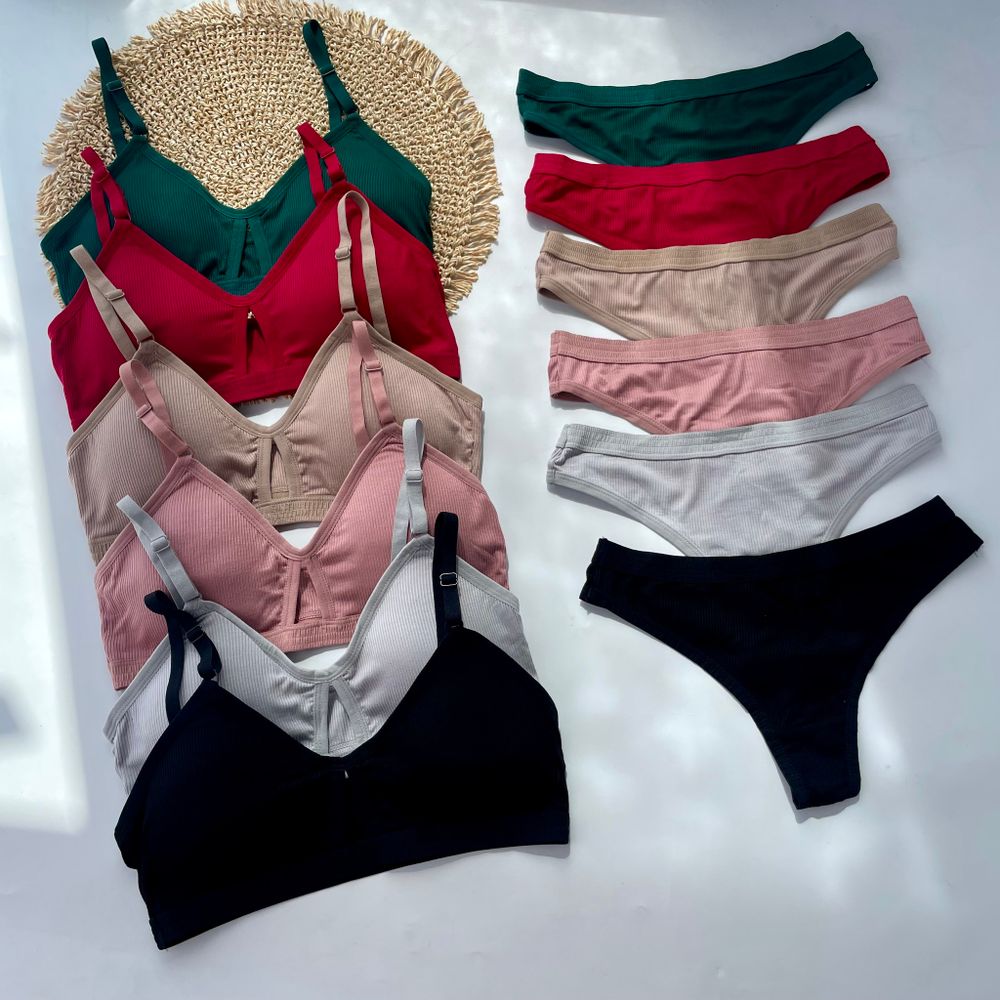 Комплект з декоративним прорізом на топі