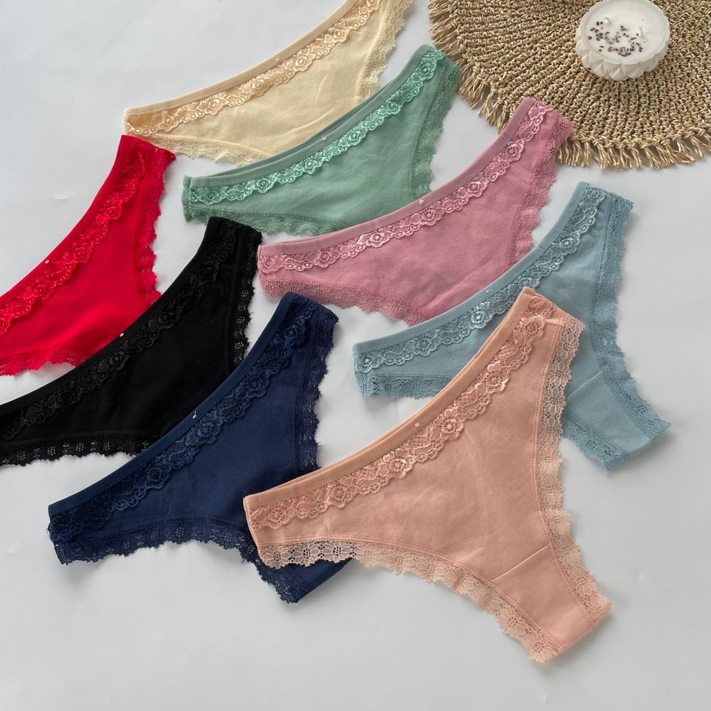 Гладенькі стрінги з мереживними вставками