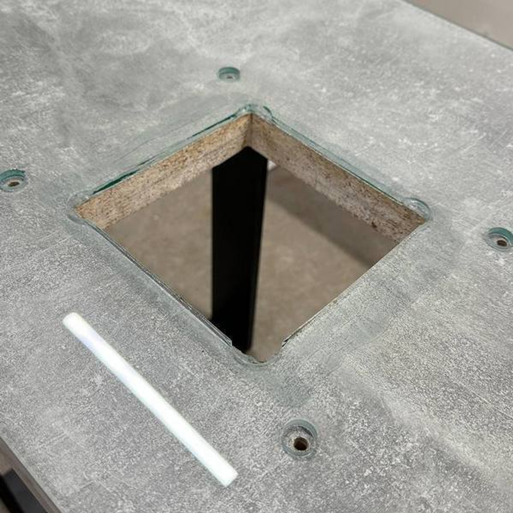 Защитное стекло 6 мм с квадратным отверстием для вытяжки