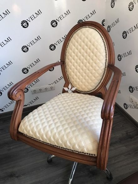 Парикмахерское кресло Mozart Wood