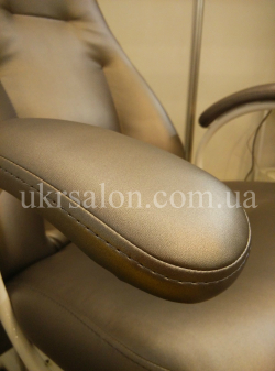 Педикюрно-косметологическое кресло КП-5 с подставкой для ванночки