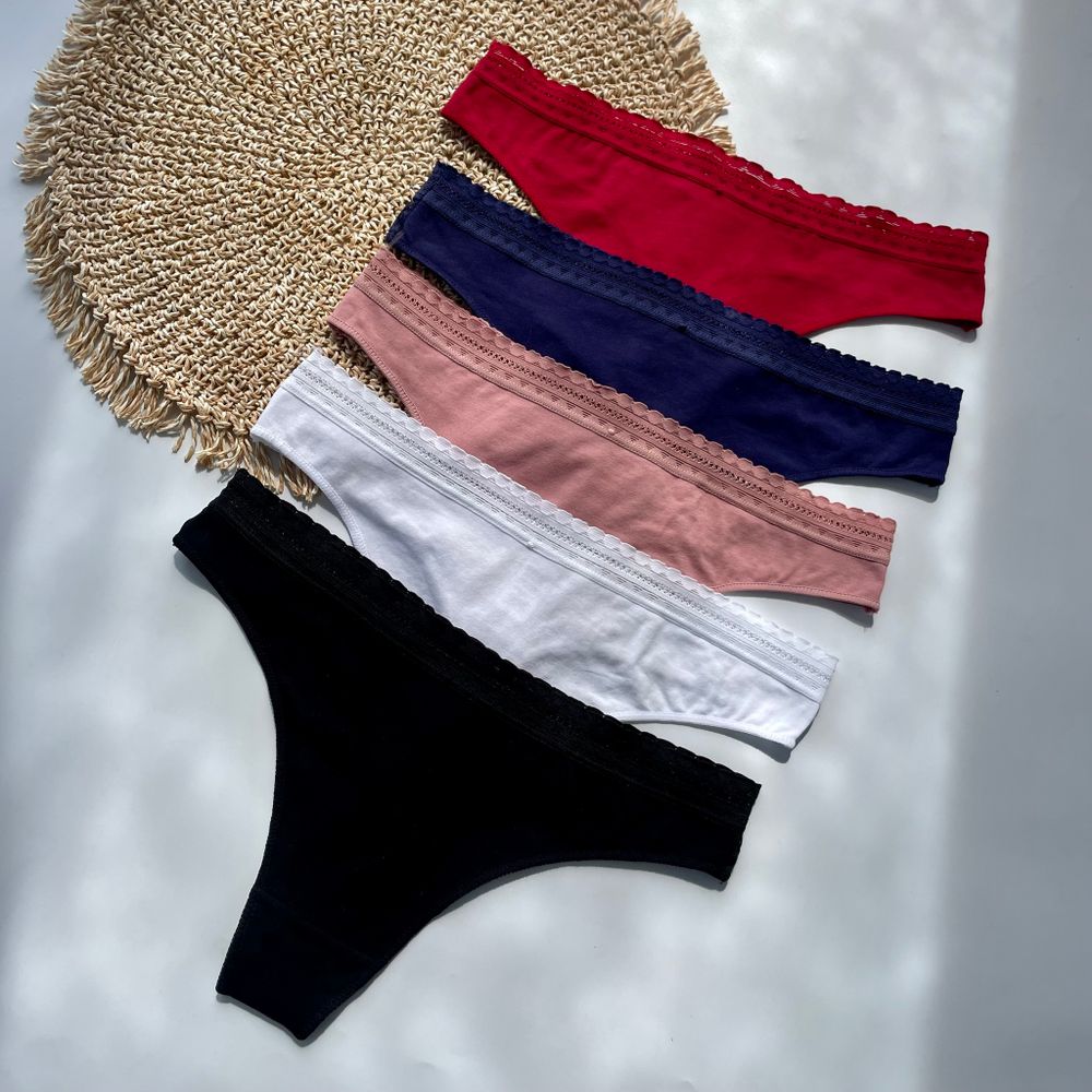 Стрінги гладенькі спереду, мереживні ззаду