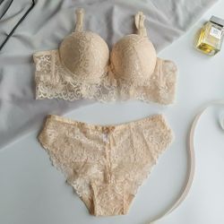 Комплект белья кружевной из бюстье и трусиков