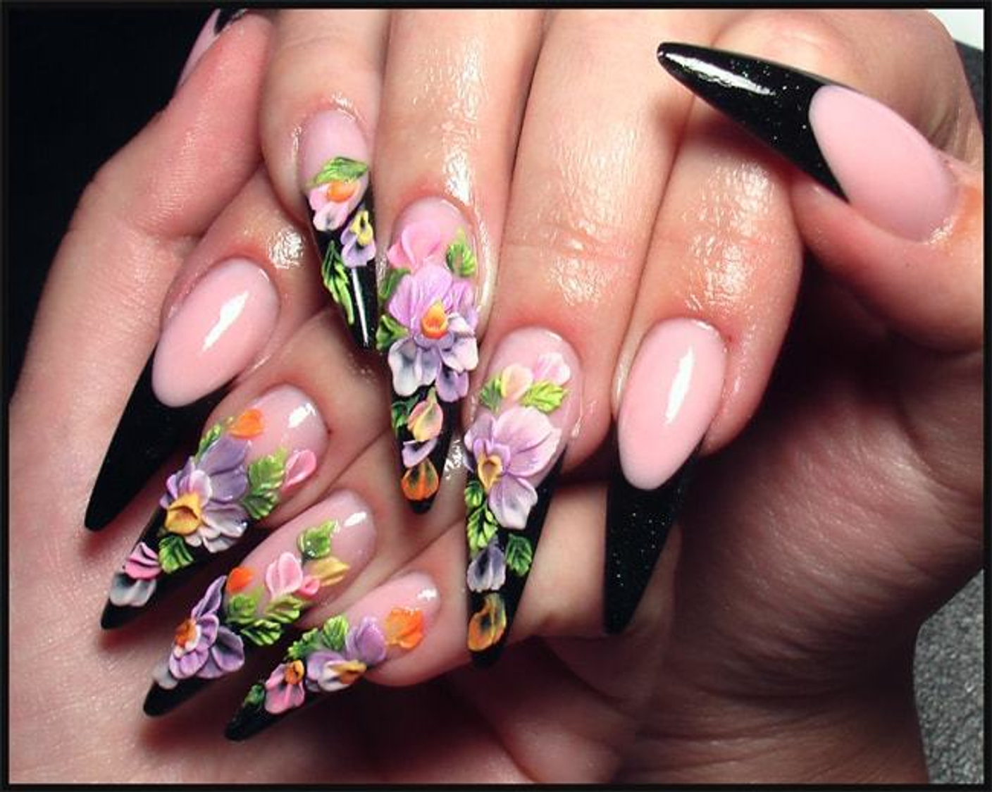 Мастер дизайну ногтей. Акриловые ногти. Цветы на ногтях. Френч с цветком. Наращивание ногтей красивые.