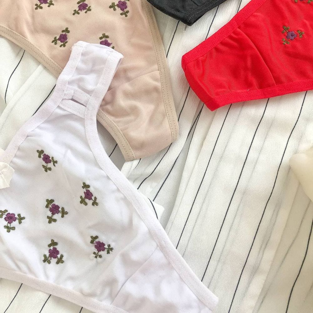 Трусики з нашивкою