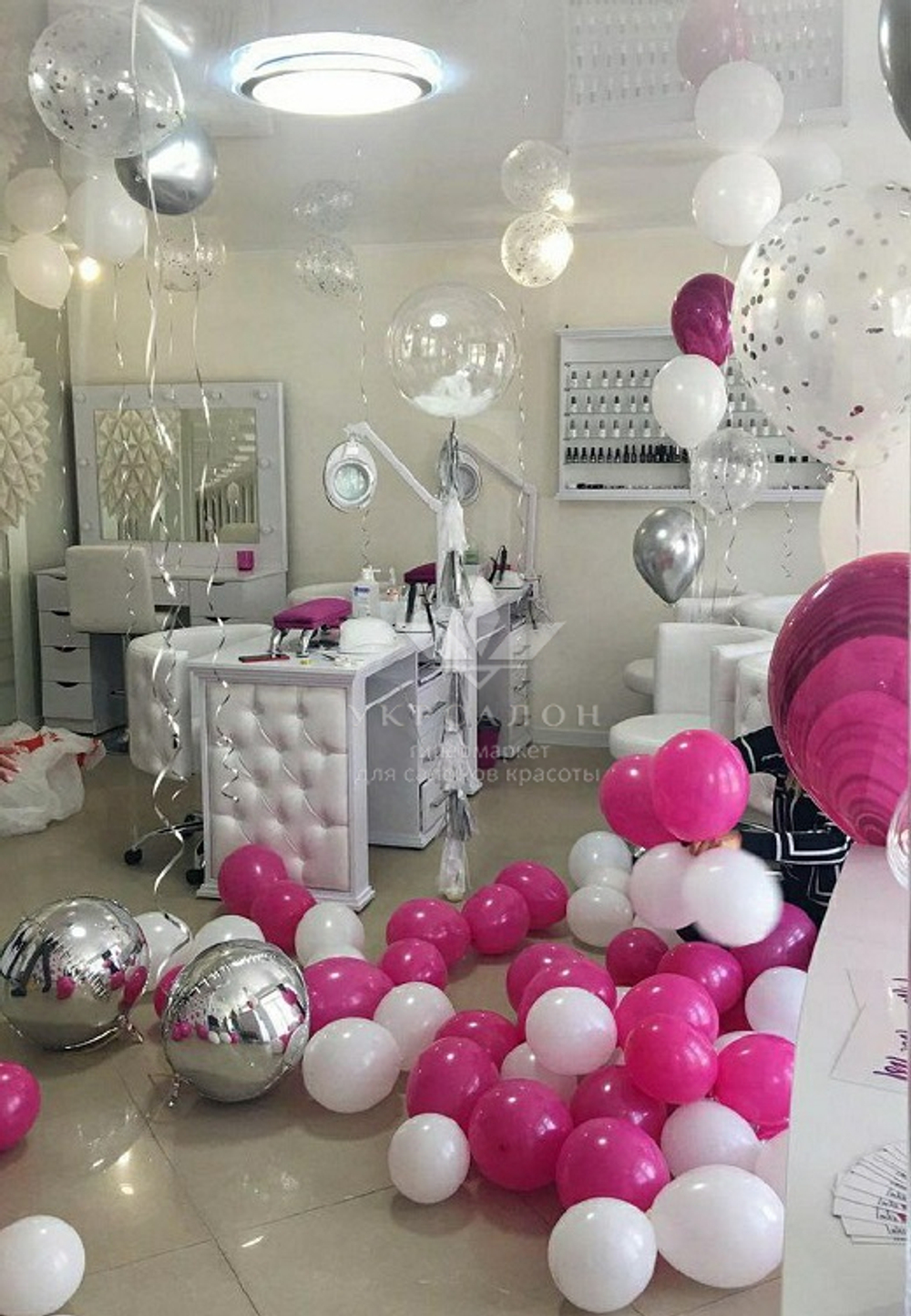 Манікюрний стіл Queen