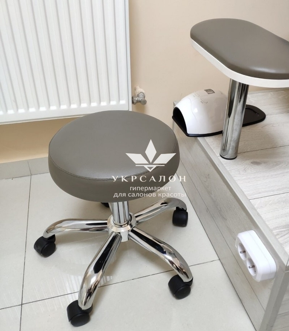 Стул мастера Бон для педикюра