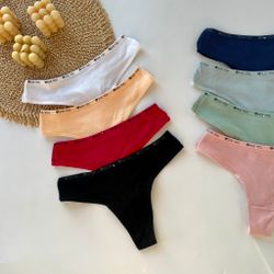 Стрінги в рубчик з написом на резинці