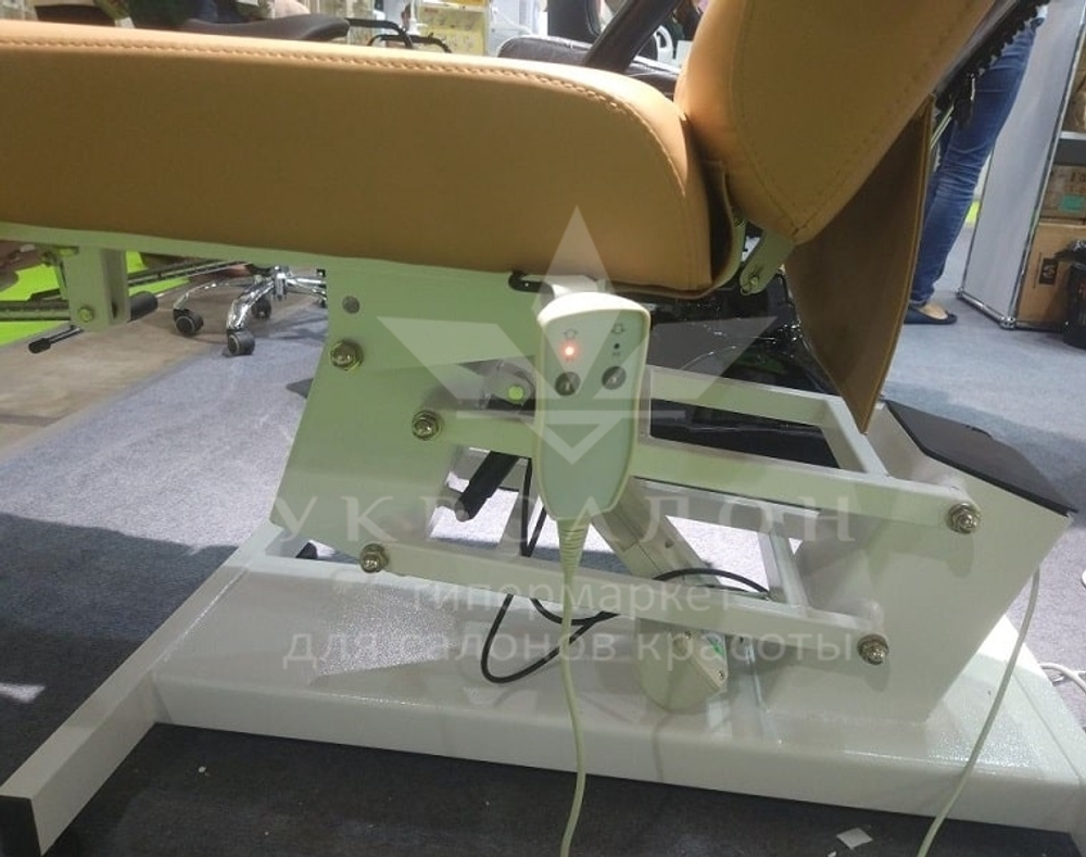 Педикюрно-косметологічне крісло 3706 (з 1 мотором)