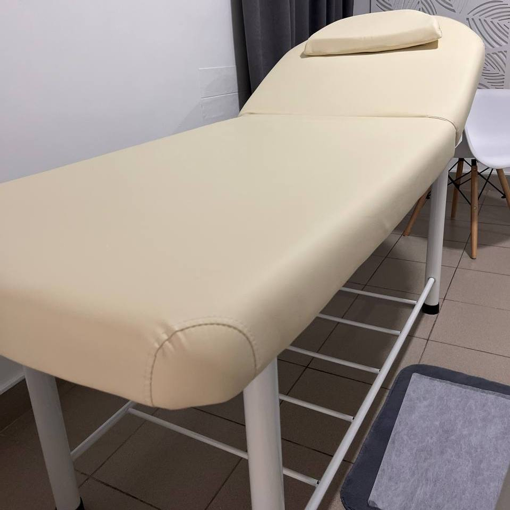 Стандартная косметологическая кушетка Soli бежевая