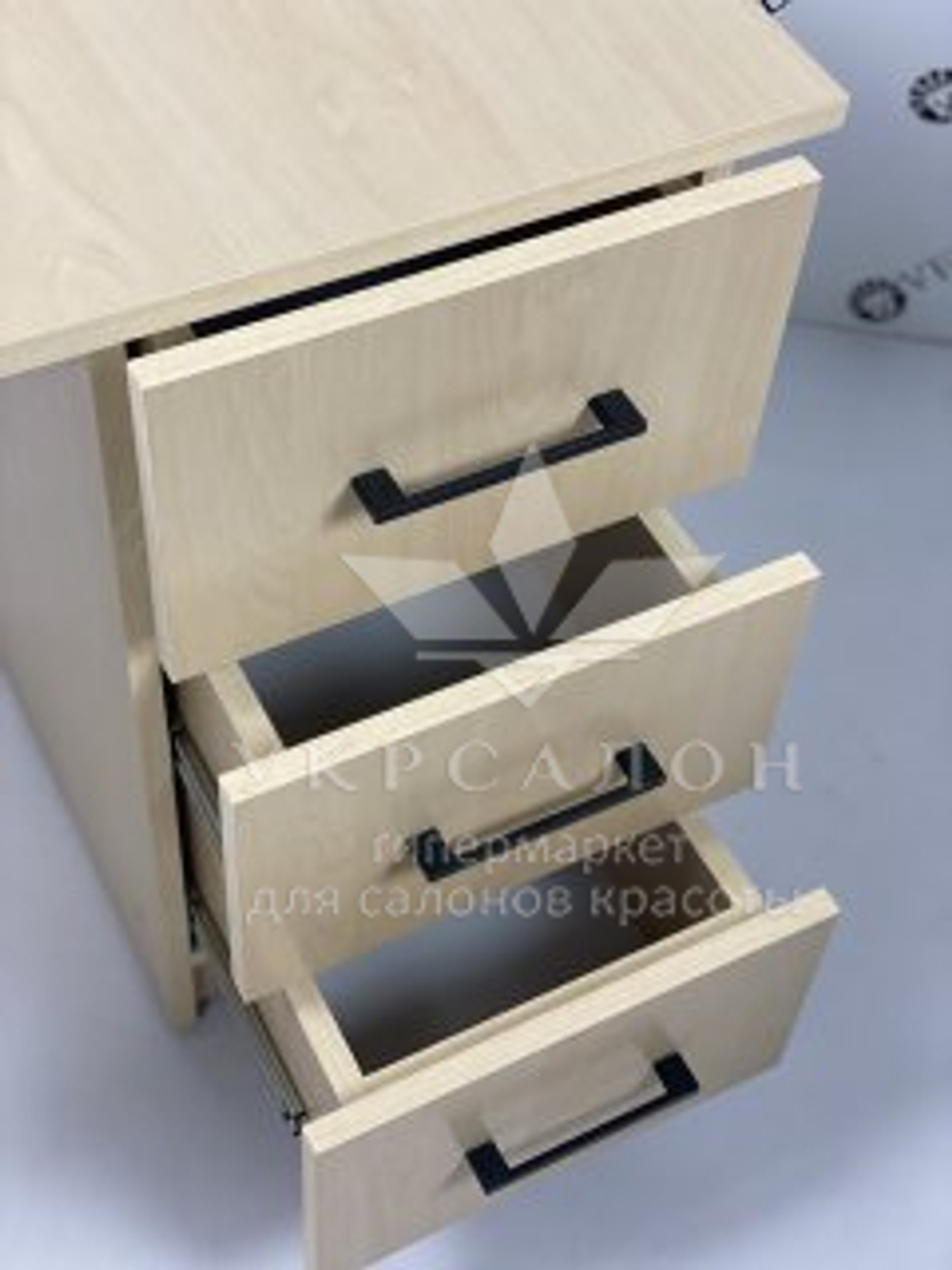 Маникюрный стол Veles