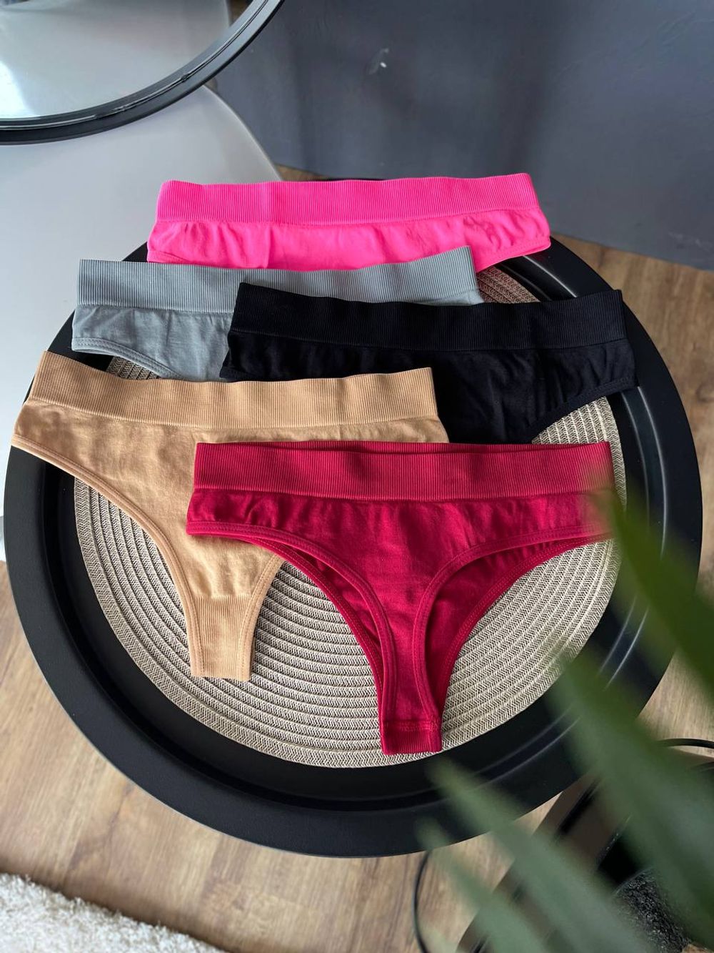 Базові стрінги із широкою резинкою