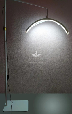Бестеневая Led лампа для бьюти мастера универсальная полумесяц 58 см, 24 Вт, белая