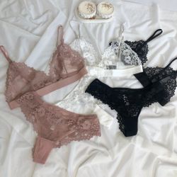 Комплект з ніжним мереживом