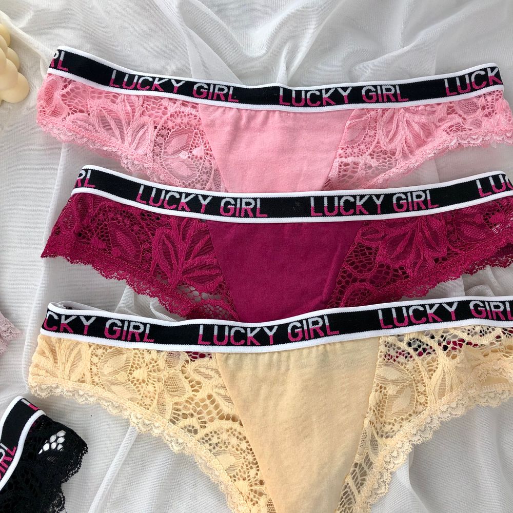 Стрінги з мереживними вставками