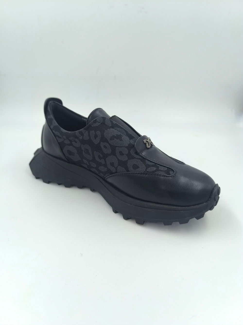 Женские кроссовки из искусственной кожи с леопардовым принтом