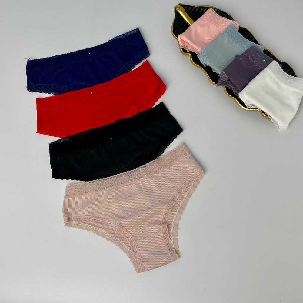 Американки з мереживною окантовкою