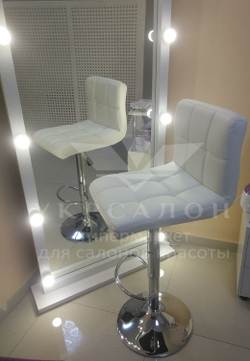 Стульчик для визажа Lion