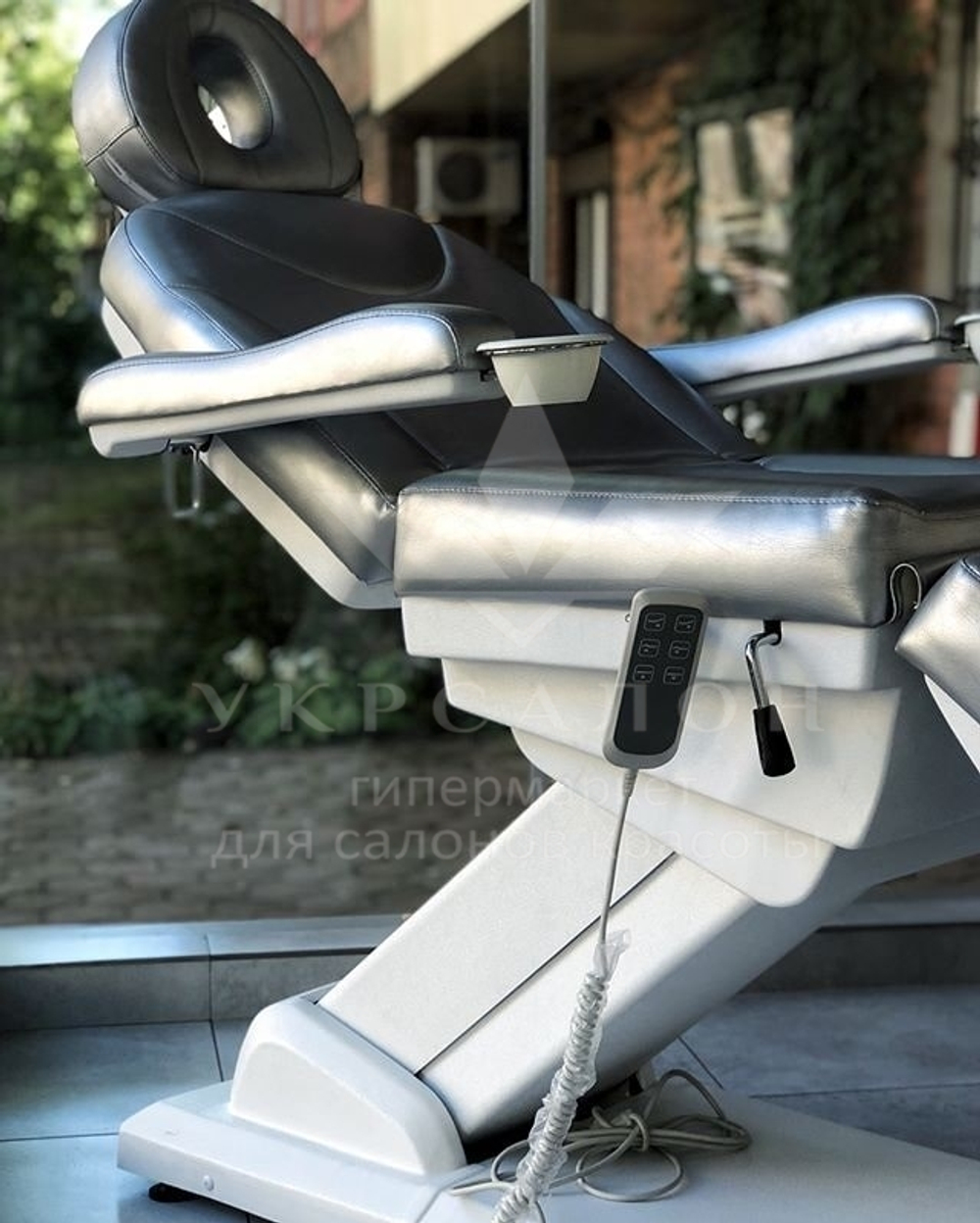 Педикюрно-косметологическое кресло с 3-мя электролифтами ZD-848-3A