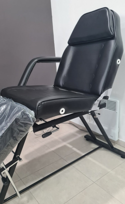 Педикюрно-косметологічна кушетка 240