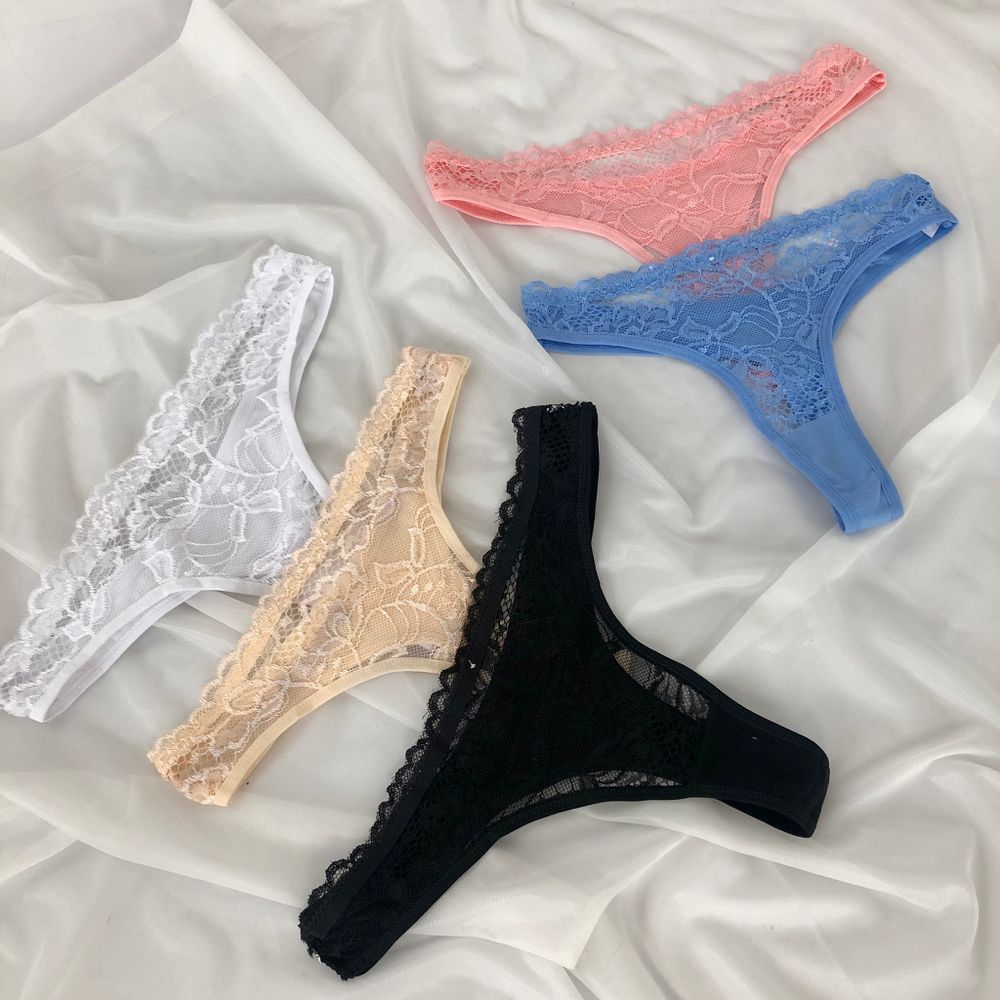 Стрінги з мереживом спереду і ладенькі ззаду