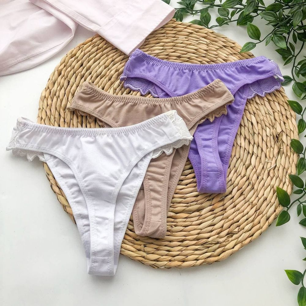 Стринги высокой посадки с вышивкой