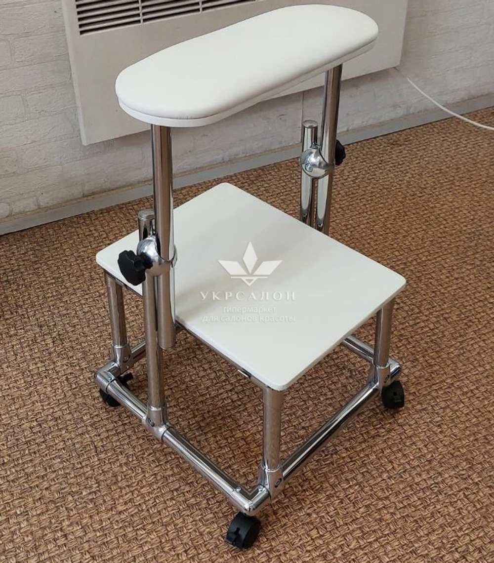 Подставка для педикюра Tertio 6 на колесах