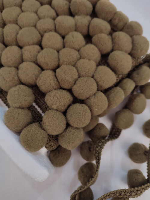 Помпоны на тесьме (2 см)