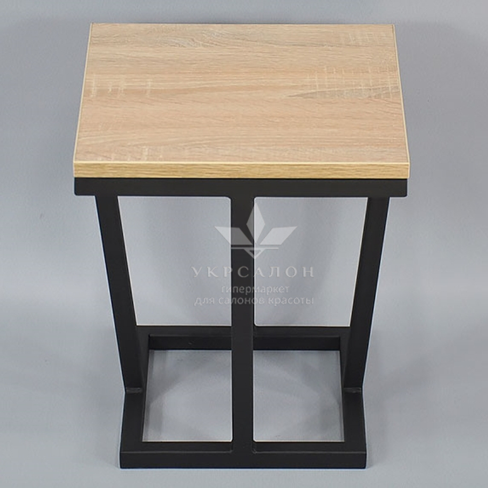 Столик для клієнтів 047