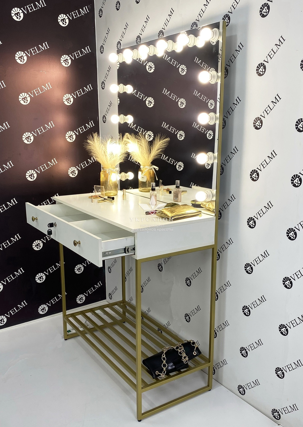 Рабочее место парикмахера 733