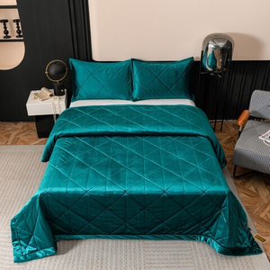 Велюровое покрывало в клетку и одна/две наволочки OVL045