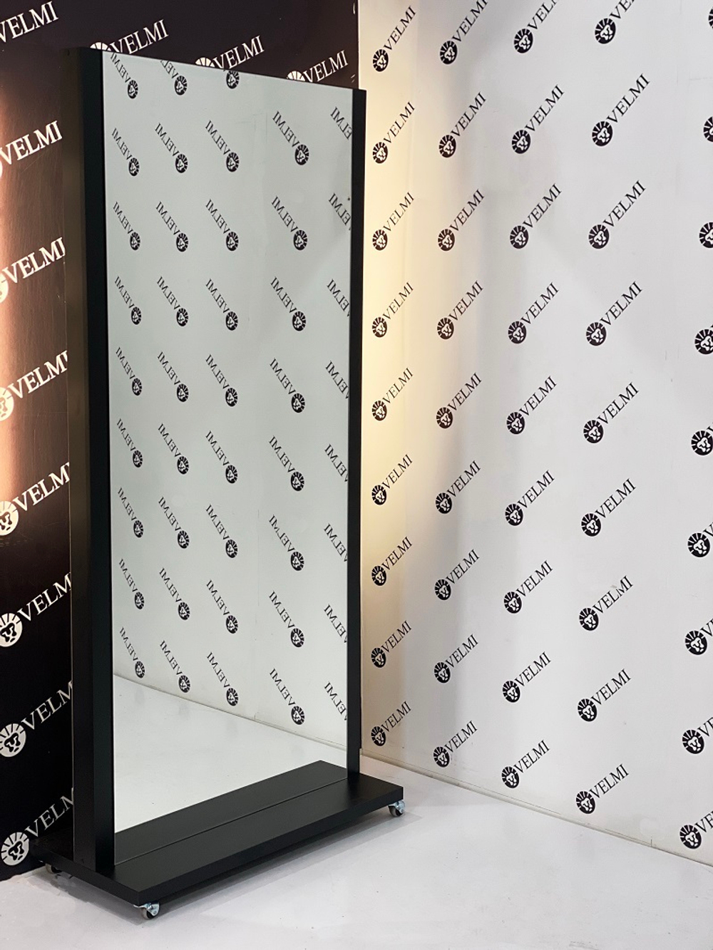 Робоче місце перукаря Dina з підсвічуванням