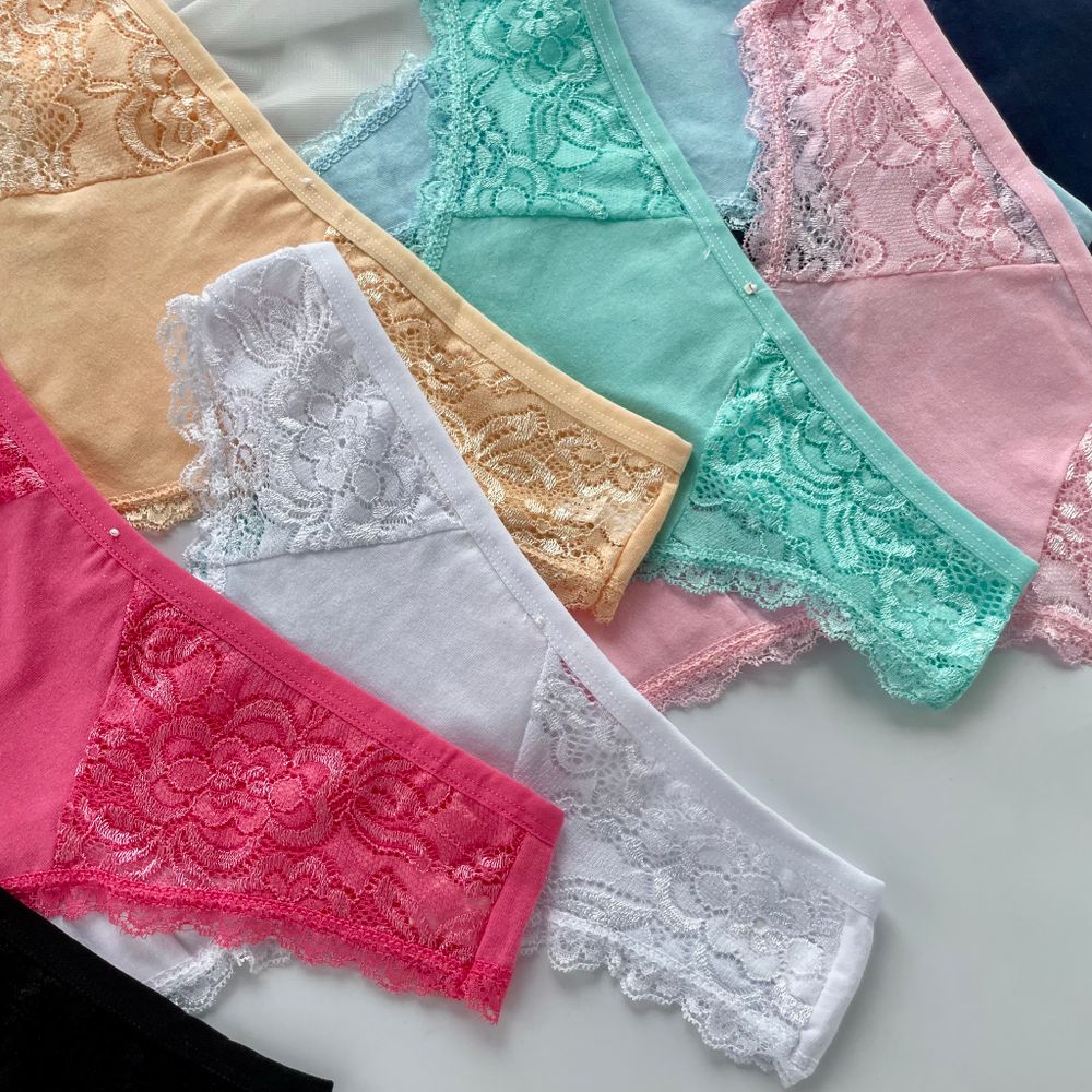 Стрінги з вставками з мережива