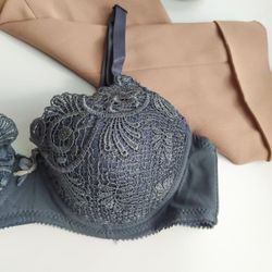 Бюстгальтер с ажурной чашкой