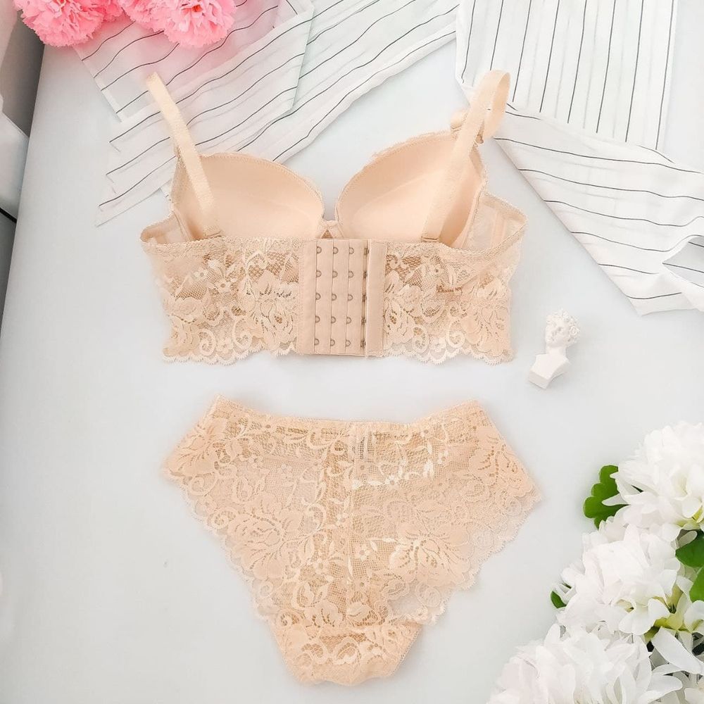 Комплект белья кружевной из бюстье и трусиков