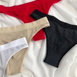 Стрінги в мілкий горошок