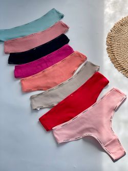 Стрінги в рубчик з написами по окантовці