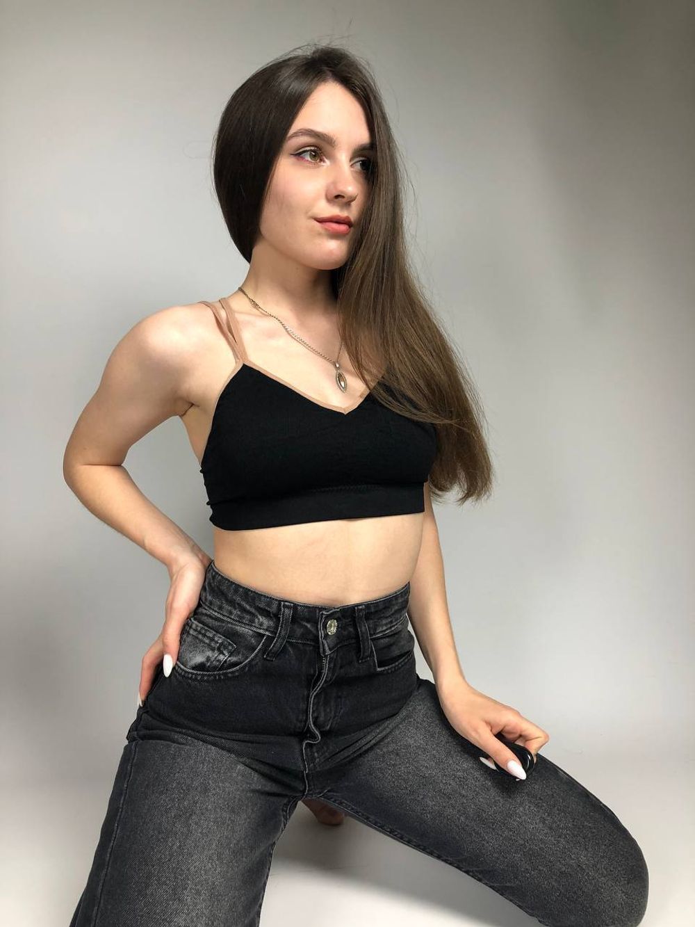 Топ на тонких бретельках