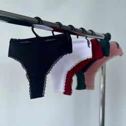 Стрінги с мереживною окантовкою