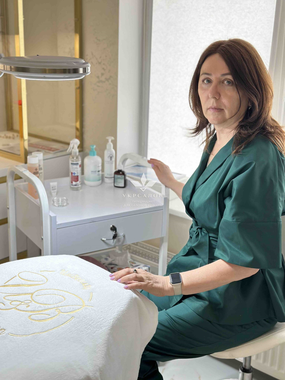 Косметологічний візок R-9 білий