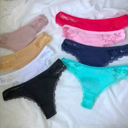 Трусики з мереживними вставками